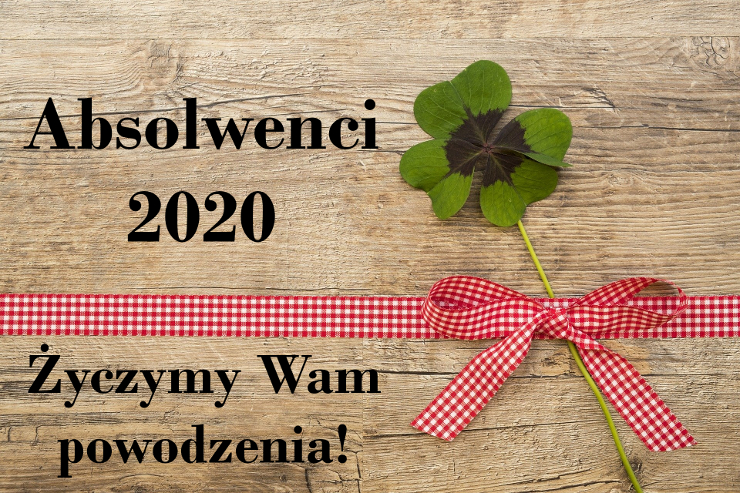 Fotografia: Czterolistna koniczyna i życzenia powodzenia dla absolwent&oacute;w